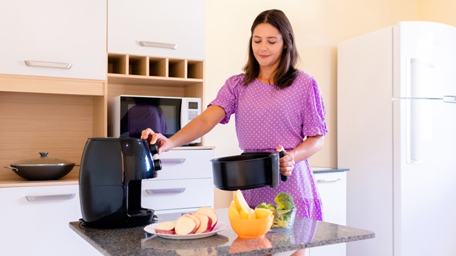 cooking healthy food with airfryer